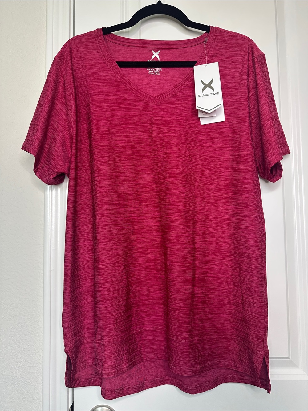 NWT Game Time Women’s Short Sleeve V-Neck Tee in Heathered Raspberry Pink